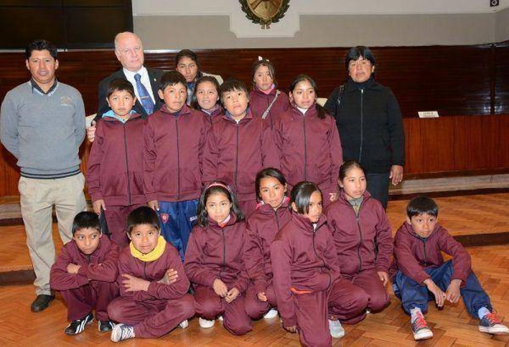 Legislatura � Ni�os de Abralaite llegaron a la Capital