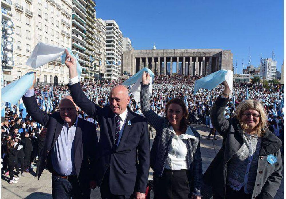 M�s de 20 mil chicos de toda la provincia prometieron lealtad a la Bandera