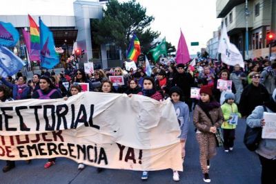 Multitudinario reclamo contra la violencia hacia las mujeres