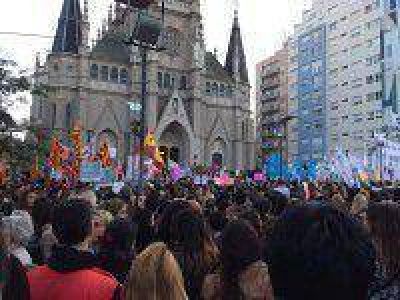 La marcha #NiUnaMenos convoc� a miles de marplatenses que pidieron �terminar con la violencia de g�nero� 