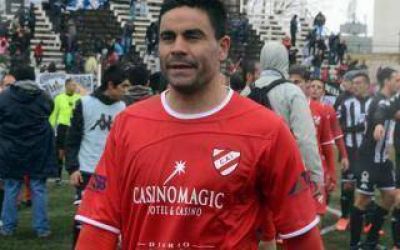 Futbolista bahiense condenado por golpear a su ex juega contra Racing