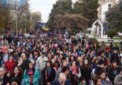 Una multitud march� para decir basta a los femicidios 