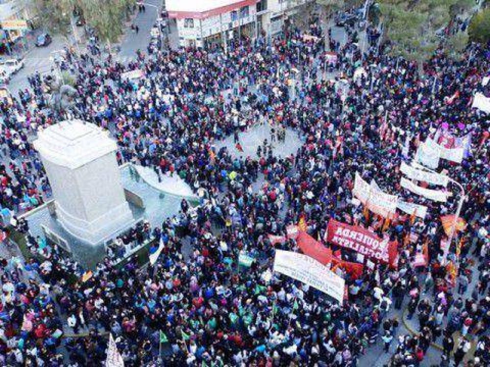 Masivas marchas tras convocatoria ni una menos