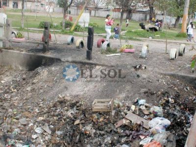 Otra vez hay basura a la vera de los arroyos