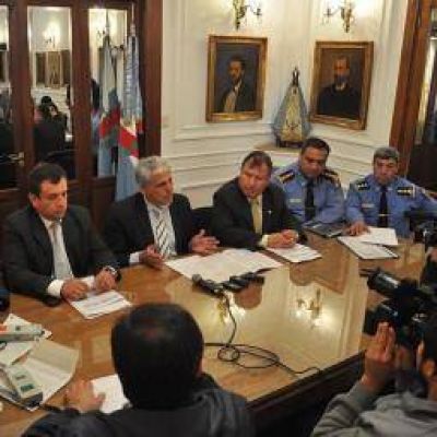 Gobierno carg� contra Fuerza C�vica por su rechazo al decreto 840