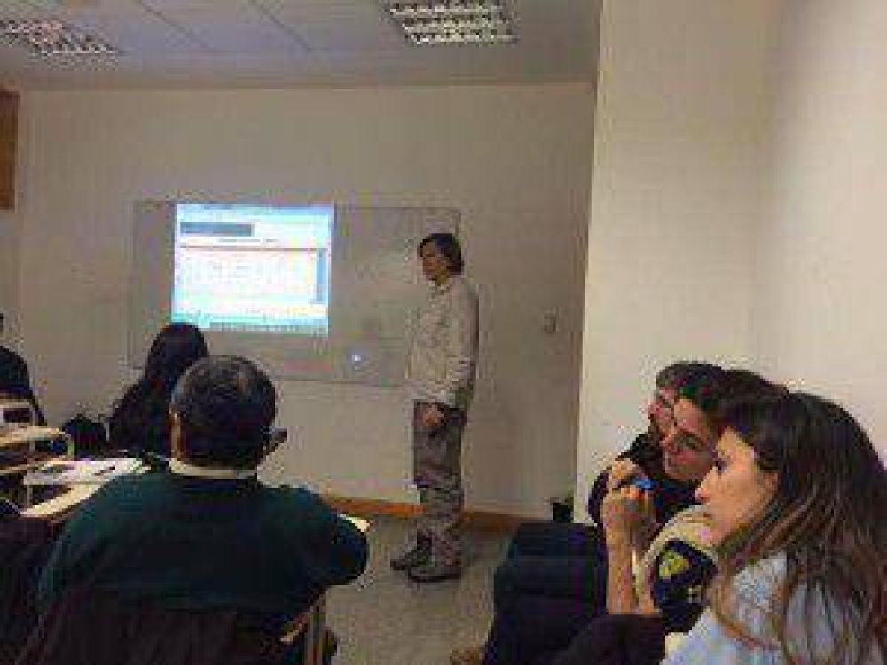 La concejal Colazo particip� de la presentaci�n realizada por la ONG �Ingenieros sin Fronteras�