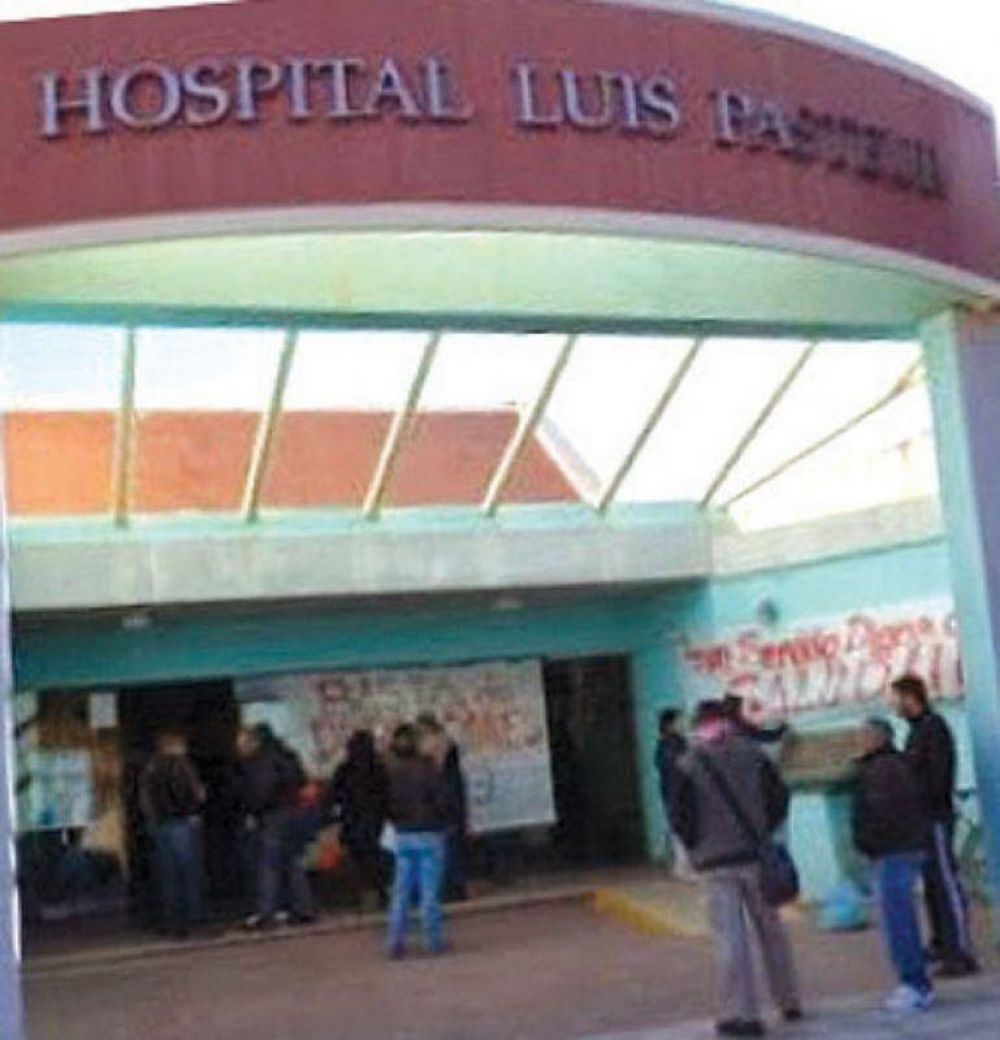 Un ni�o grave luego de que le clavaron un cuchillo en la frente