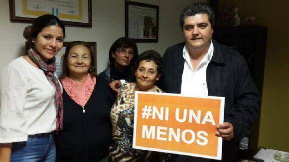 El concejal Luis Marcuzzi se sum� al apoyo de la marcha #NiUnaMenos