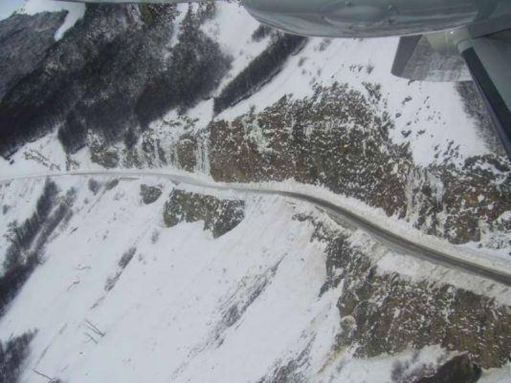 Autoridades sobrevolaron la ruta 3 para analizar efectos del temporal de nieve