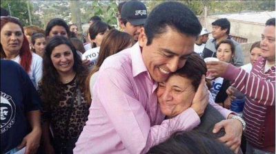 Hugo Vera y Claudia Ortiz caminaron las calles de los barrios San Mart�n y Yacam�s