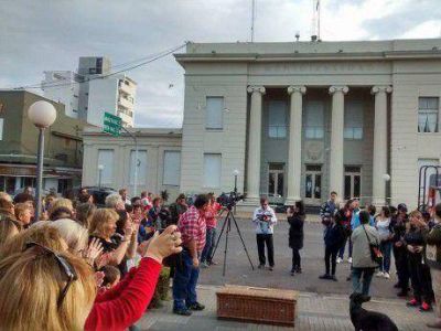 Unas 1.200 personas expresaron con su presencia la decisi�n de #NiUnaMenos en Trenque Lauquen