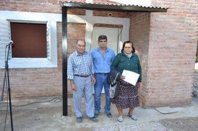 Las viviendas sociales contin�an llegando a las familias santiague�as