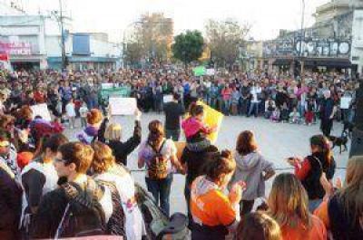ADELANTO: Multitudinaria convocatoria bajo el lema #NiUnaMenos en Chivilcoy