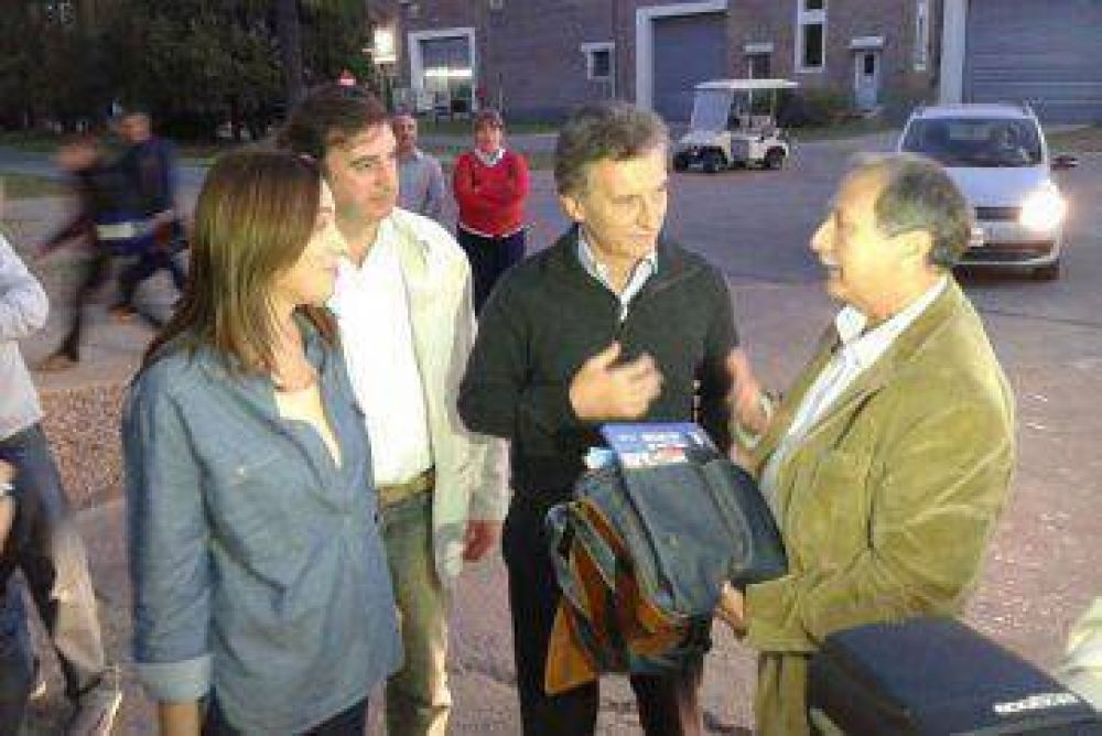 Macri se pase� con su nuevo intendente