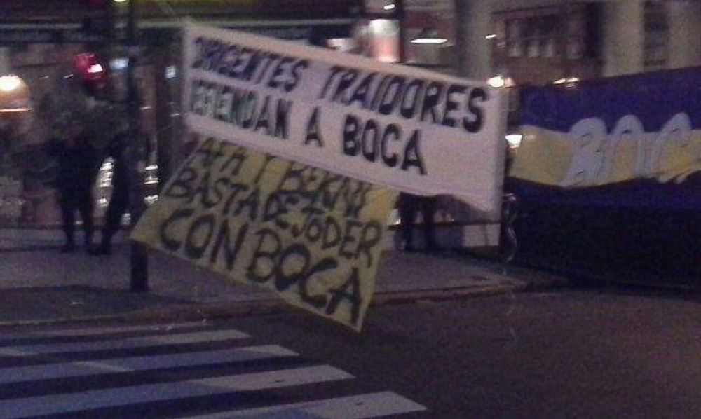 Hinchas de Boca protestan en la AFA para jugar con pblico ante Newells