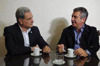 �Seguiremos charlando en las pr�ximas horas de cu�l ser� su lugar�, dijo Urribarri tras reunirse con Julio Solanas 