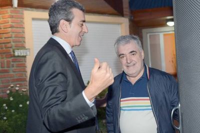 Randazzo visit� a Das Neves, quien afirm�: �La primaria del FpV ser� muy grande� y �lo importante de Florencio es su historia�