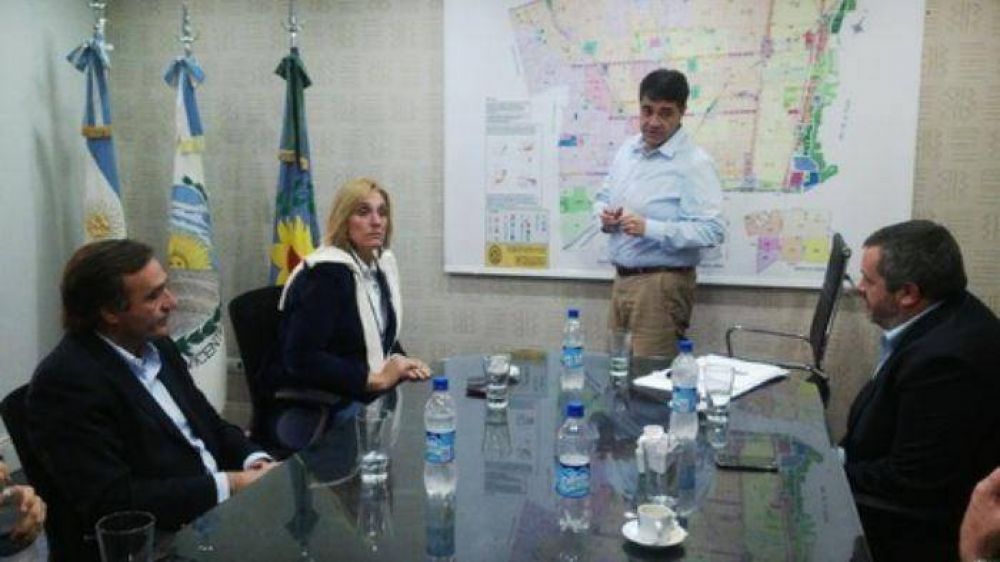 Vilma Baragiola, junto a Juan Aicega, se reuni� con el Intendente Jorge Macri