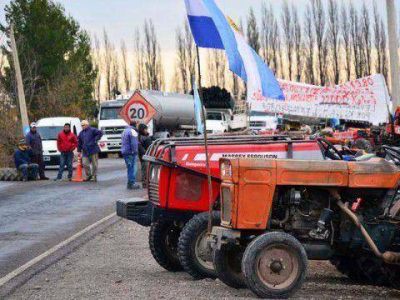 Seguir�a el bloqueo por la crisis frut�cola