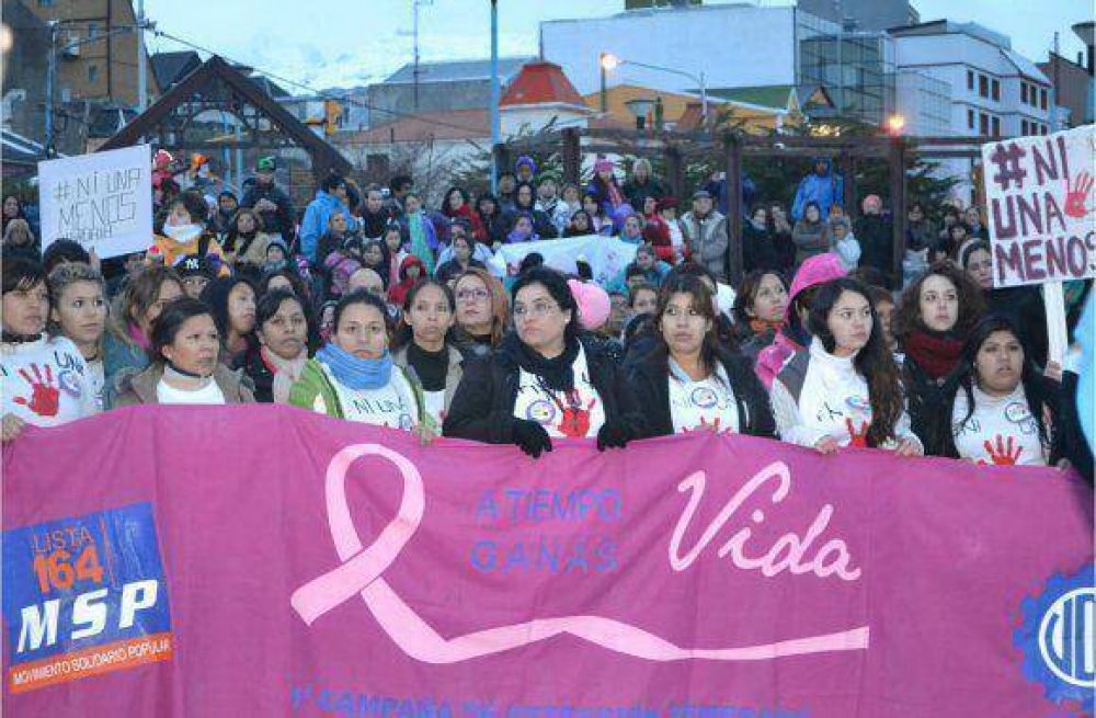 R�os particip� del reclamo pero hace un a�o conmut� la pena de un asesino y violador