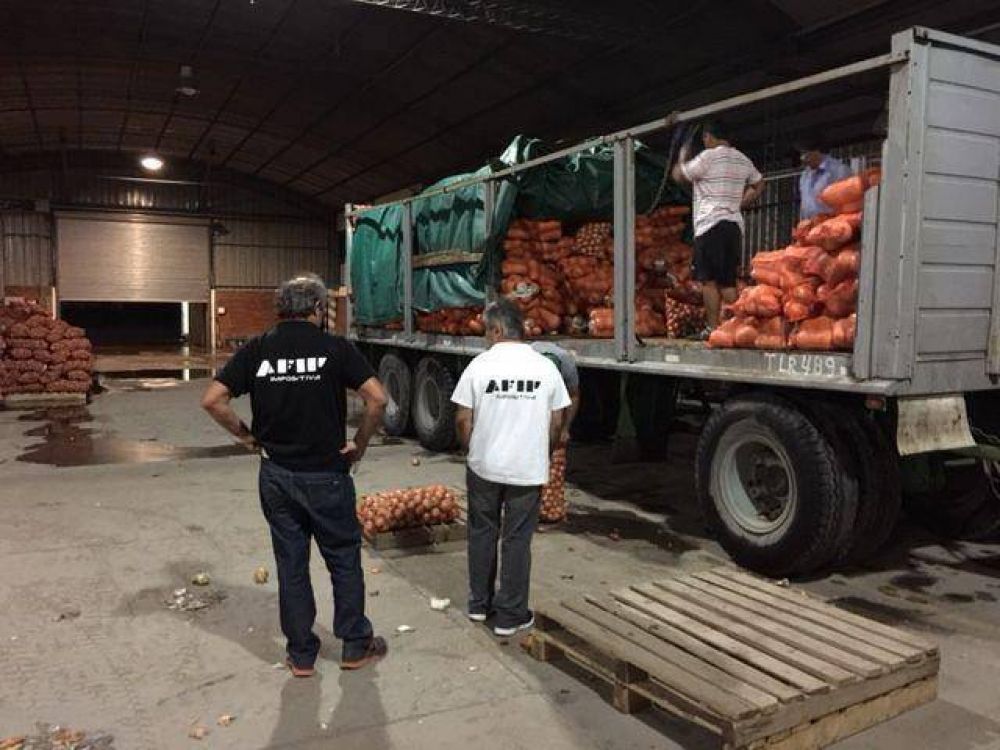 Investigan una millonaria evasi�n en la exportaci�n de cebolla