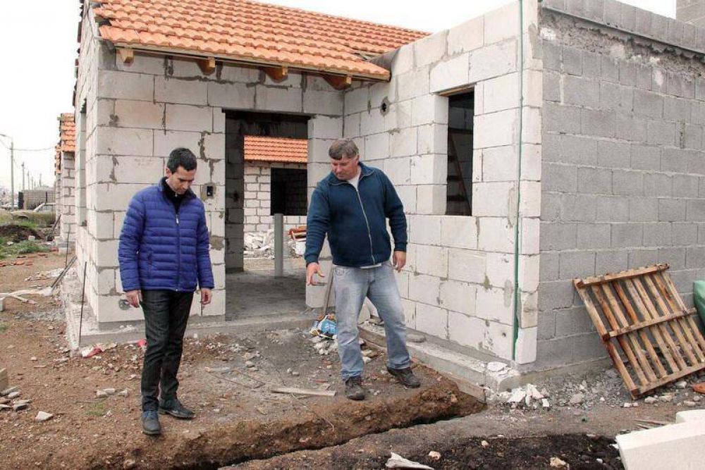 Entregan nuevas viviendas del barrio Educadores