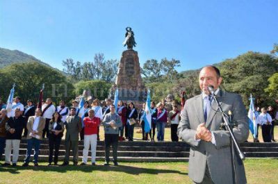 El Ministro Dib Ashur inaugur� aulas m�viles y habl� de las paritarias