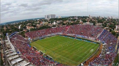 Iglesia se prepara para rebosar el defensores con hinchas del Papa