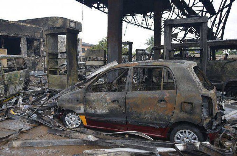 Al menos 90 muertos tras la explosi�n de una estaci�n de servicio en Ghana
