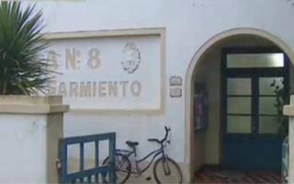 San Antonio de Areco: Golpe� a la directora y amenaz� a una maestra