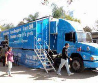 El cami�n del DNI va cumpliendo su estad�a  