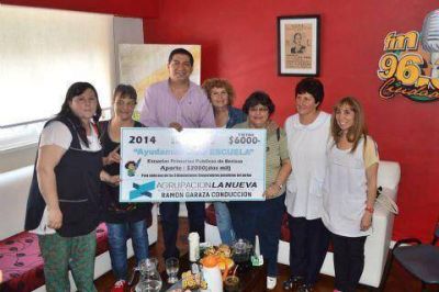 Nueva entrega de ayuda econ�mica a escuelas p�blicas primarias del distrito