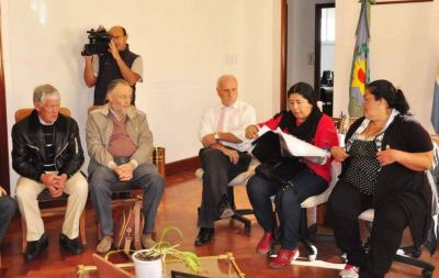 Feito se reuni con la Comunidad Indgena