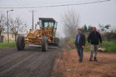 Realizan trabajos de estabilizado de calles en inmediaciones de las avenidas 22 de Octubre y 84