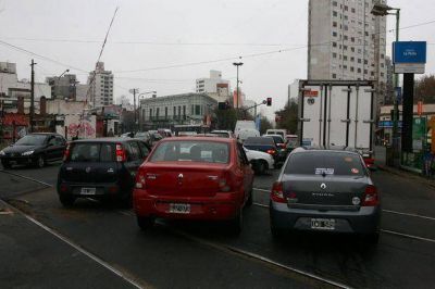 El paso a nivel de diagonal 80 y 1, un peligro cotidiano sobre las v�as