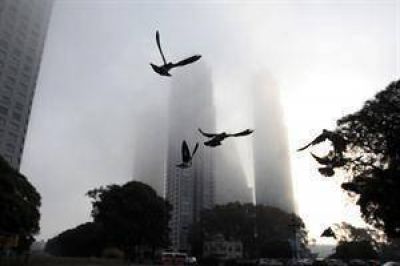 Persiste la niebla en Buenos Aires y la baja visibilidad afecta a varias rutas