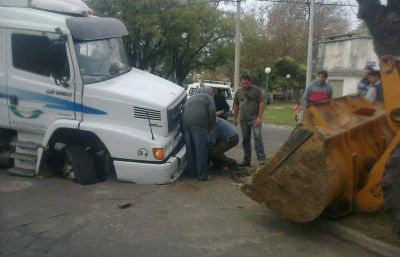 Y el asfalto abri� las fauces