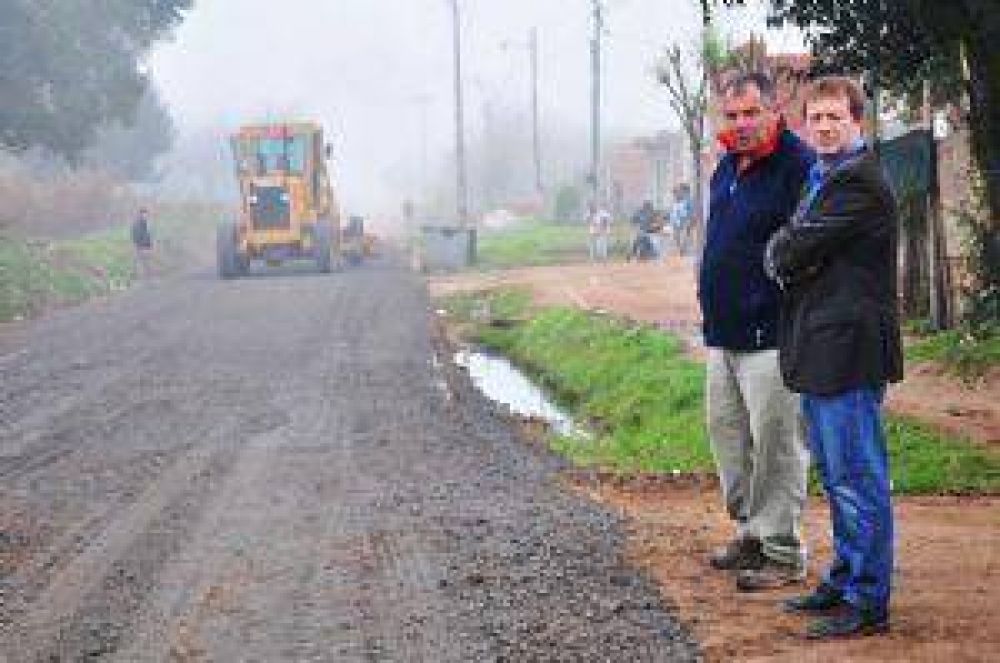 Comenzaron los trabajos de colocaci�n de piedra en Av. 22 de Octubre prolongaci�n