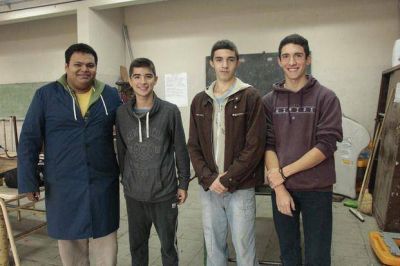 M�s de mil familias tendr�n cloacas gracias a los alumnos de una escuela de Los Hornos