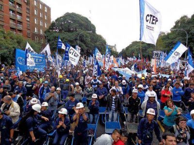 Trabajadores de la econom�a informal cuestionaron a la FELP en defensa de la venta ambulante