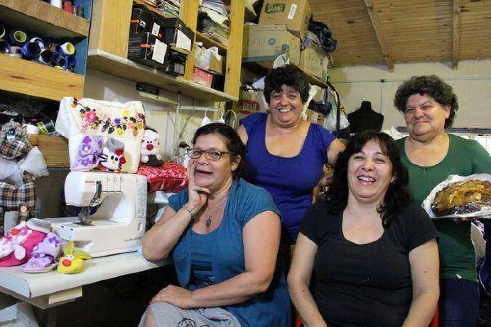 Cerca de 500 emprendedoras de Suburbio Sur recibieron microcr�ditos por 1 mill�n de pesos