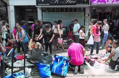 En mayo los manteros crecieron un 30,7% en las calles porte�as