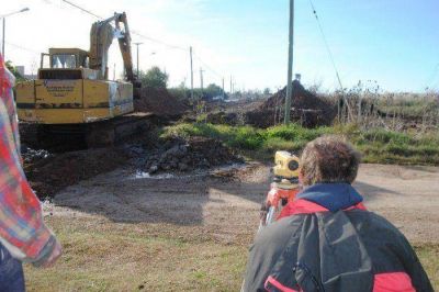 Siguen las tareas de ampliaci�n de la red de cloacas para barrios El Gallo Blanco y Los Fresnos