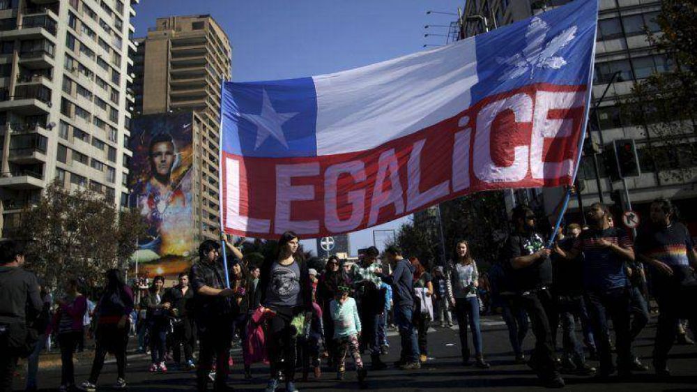 Miles de chilenos marcharon por la despenalizaci�n de la marihuana