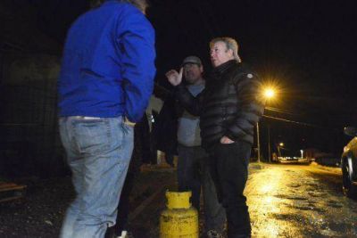 Peralta recorri� los barrios afectados por la lluvia