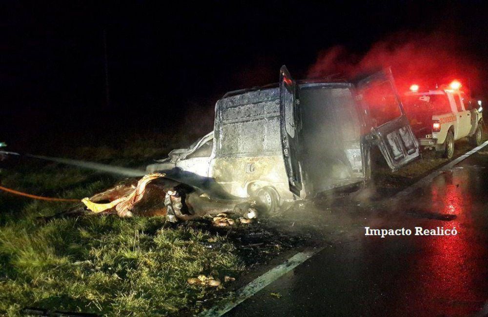 Choc� a un caballo en plena ruta y se prendi� fuego