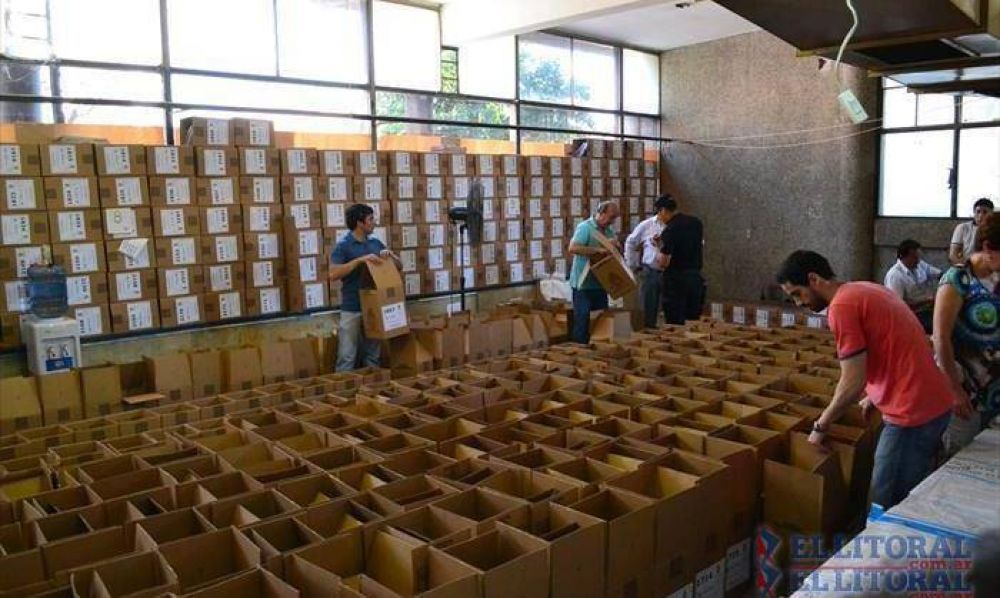 Comenz� el armado de las 2.500 urnas que habr� el 5-J