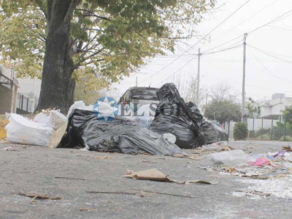 Vecinos de Bernal Oeste reclaman por m�s recolecci�n