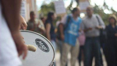 Docentes de la UNT inician paro por 48 horas