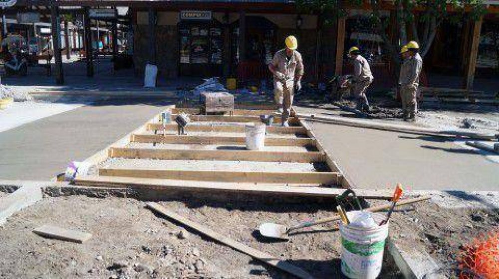 Retoman las obras de cruces a nivel sobre la Av. Arrayanes